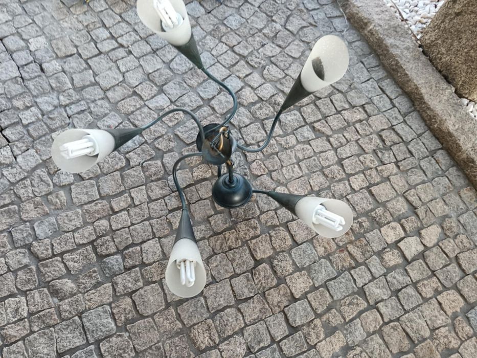 Candeeiros em bom estado
