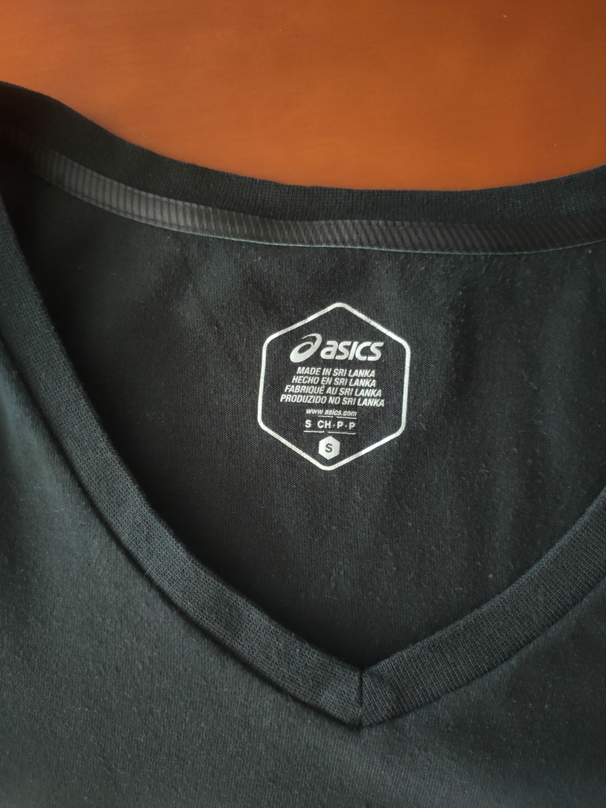 Czarna koszulka Asics