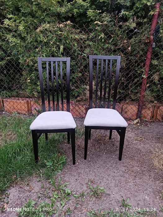 Dwa krzesła dobrej jakości stały nieużywane,cena za obydwa
