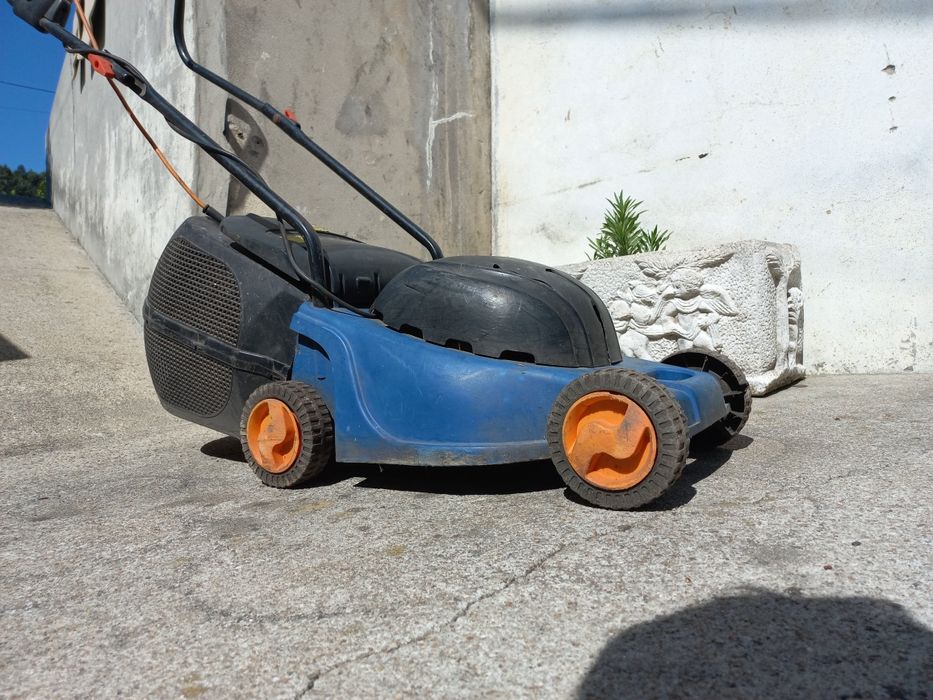 Máquinas de cortar relva
