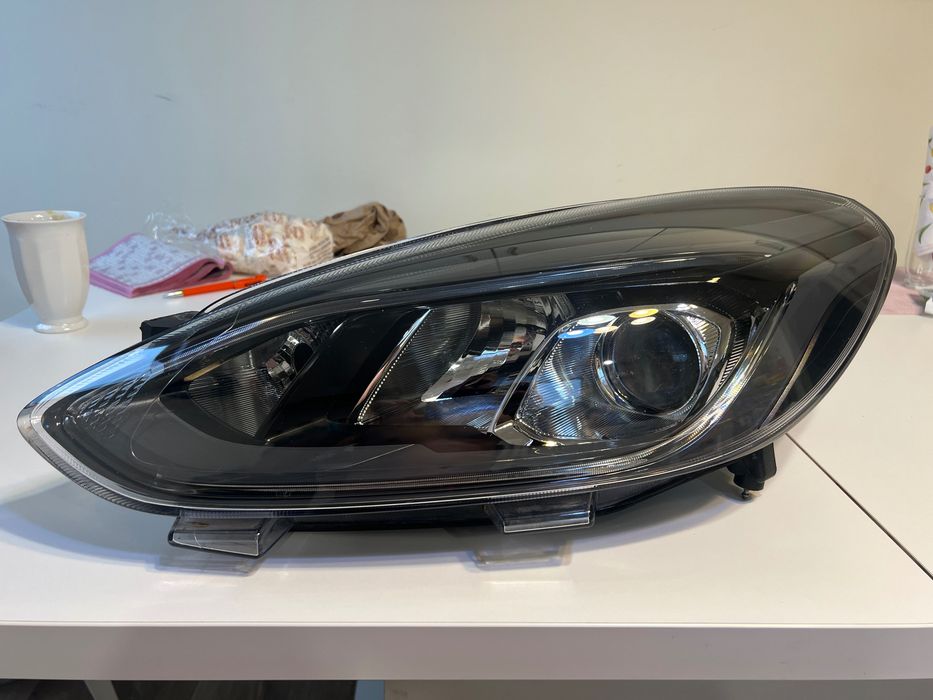 Ford Fiesta MK8 VIII 17-21 Lampa Lewa Przód Przednia
