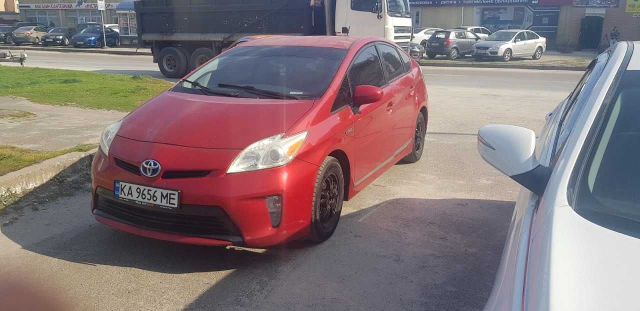 Потрібні водії на автомобілі Toyota Prius