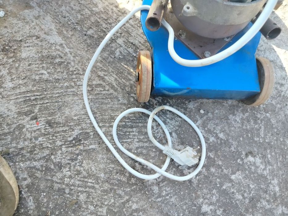 Malutka solidna kosiarka elektryczna
