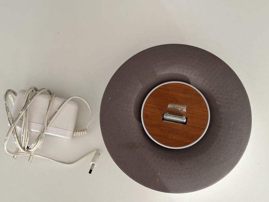 Coluna Philips para iPhone e adaptador USB