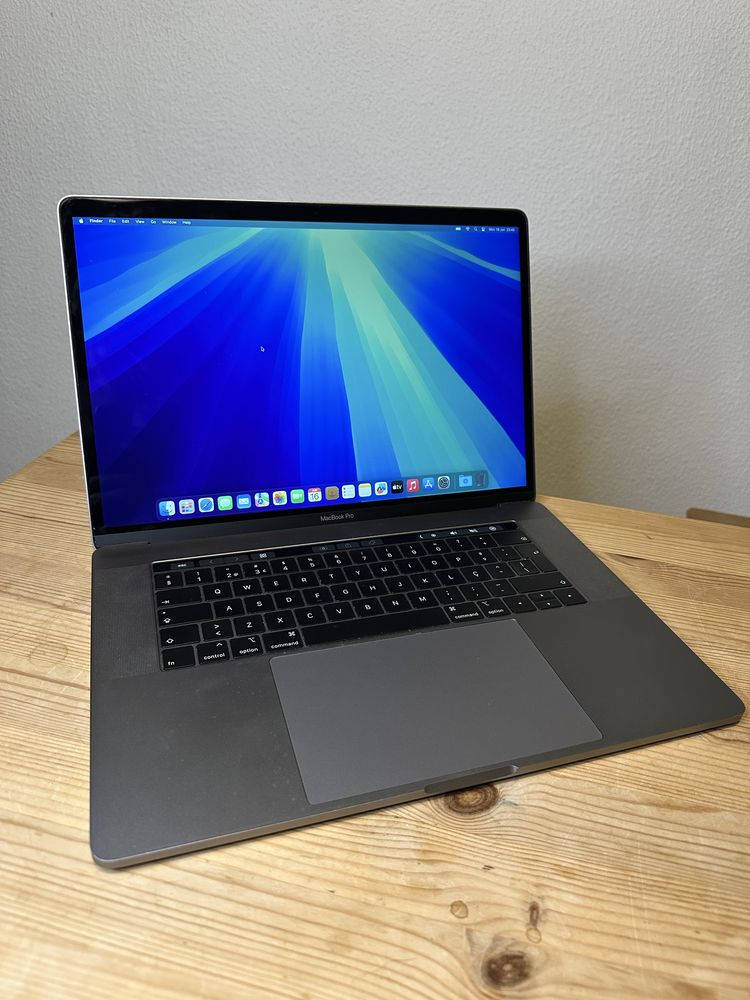 Macbook Pro 15" 2018 i7 | 16GB | 256GB imaculado