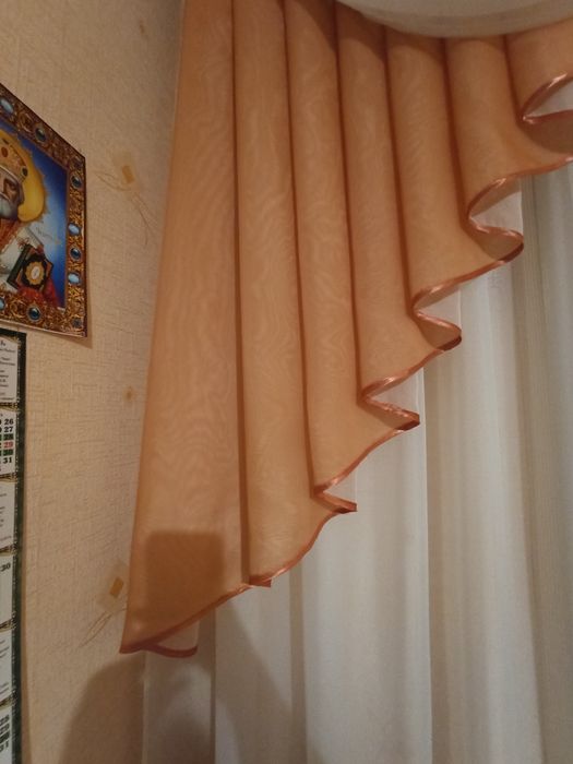 Ламбрекен на вікно