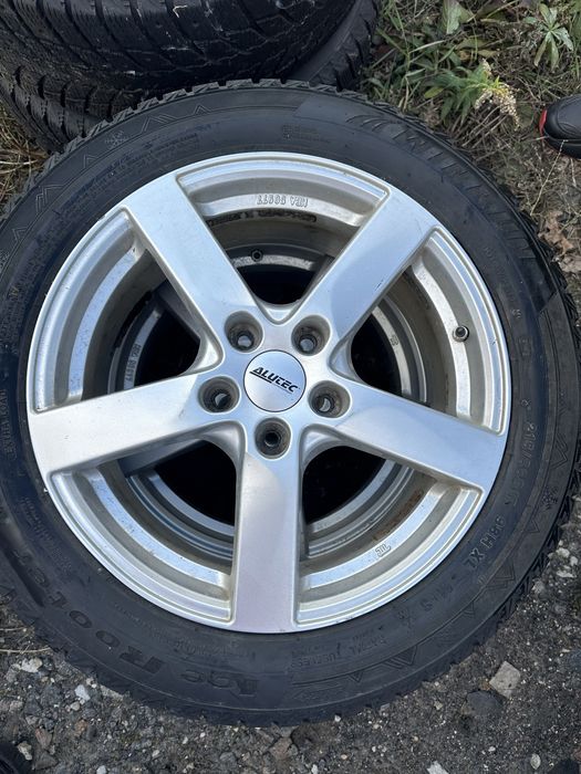 Шини зимові з дисками 215/55 R17 Winrun 7x17 ET50 5x114.3