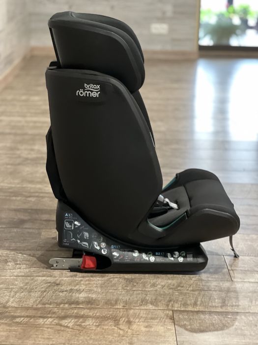 Автокрісло Britax-Romer Advansafix M I-Size