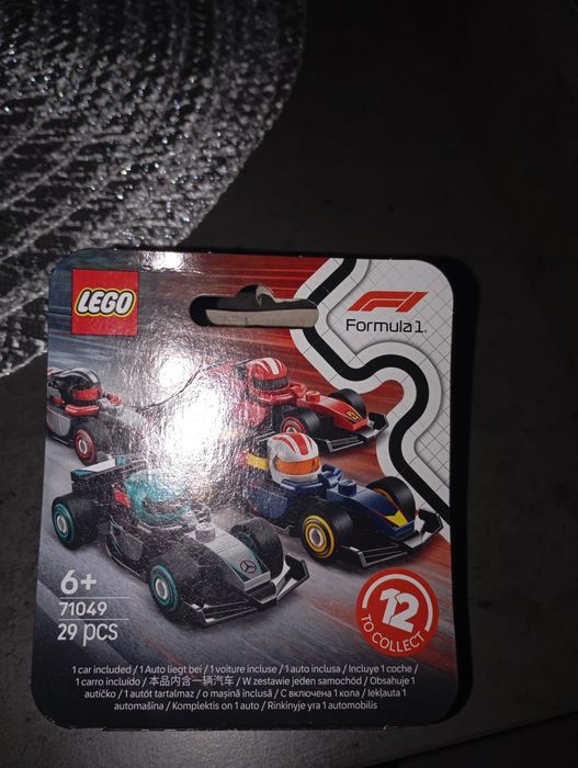 Minifigurki lego formuła 1 Aston Martin
