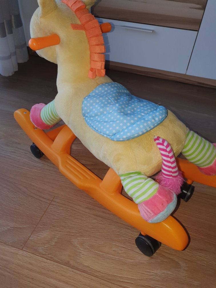 Koń na biegunach plus jeździk