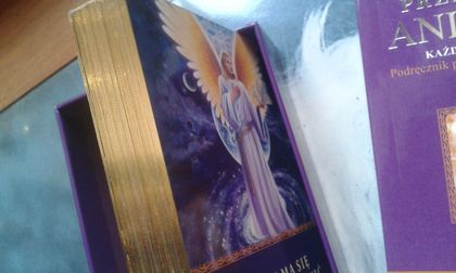 Książki i karty (tarot, runy, horoskop, magia, znaki zodiaku, sennik)