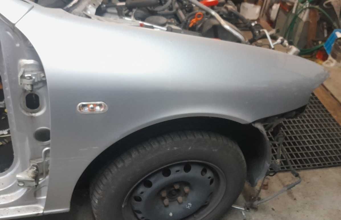 Błotnik przedni przód prawy Seat Leon Toledo 99-05 LS7N srebrny