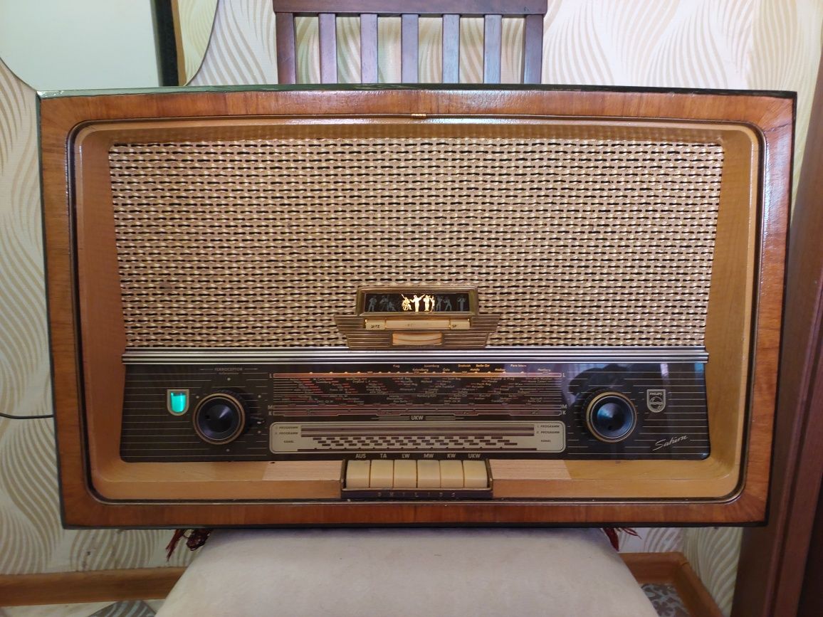 Радіоприймач Philips Saturn 563