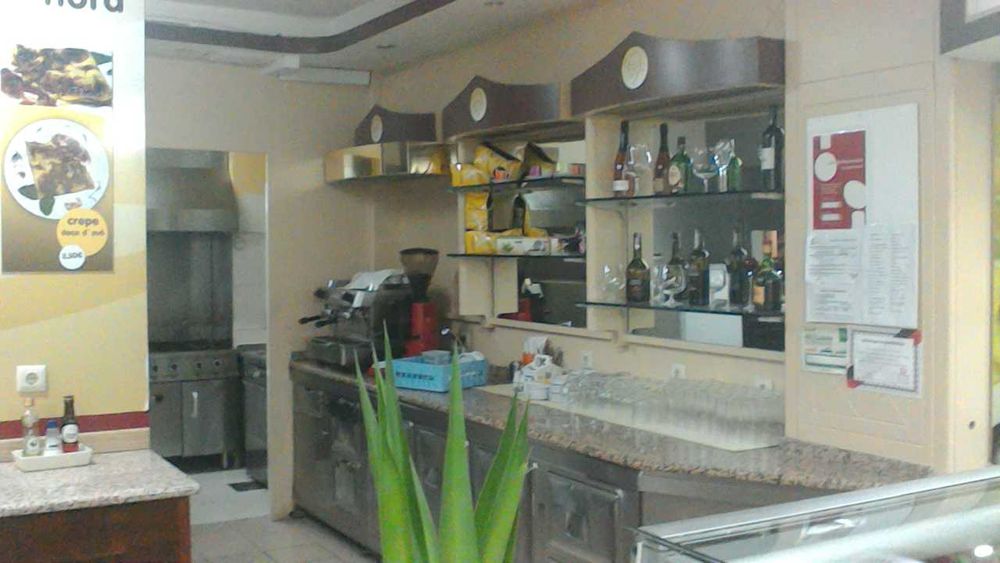 Arrenda-se  loja equipada para restauração