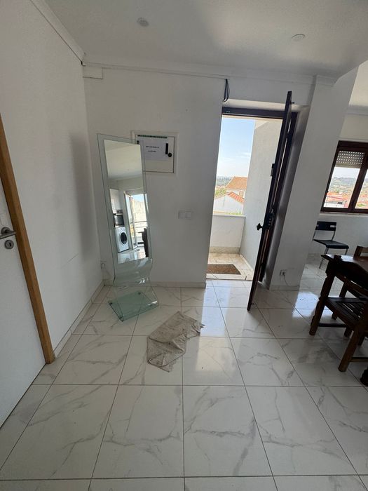 Quarto para arrendar em moradia Azambuja