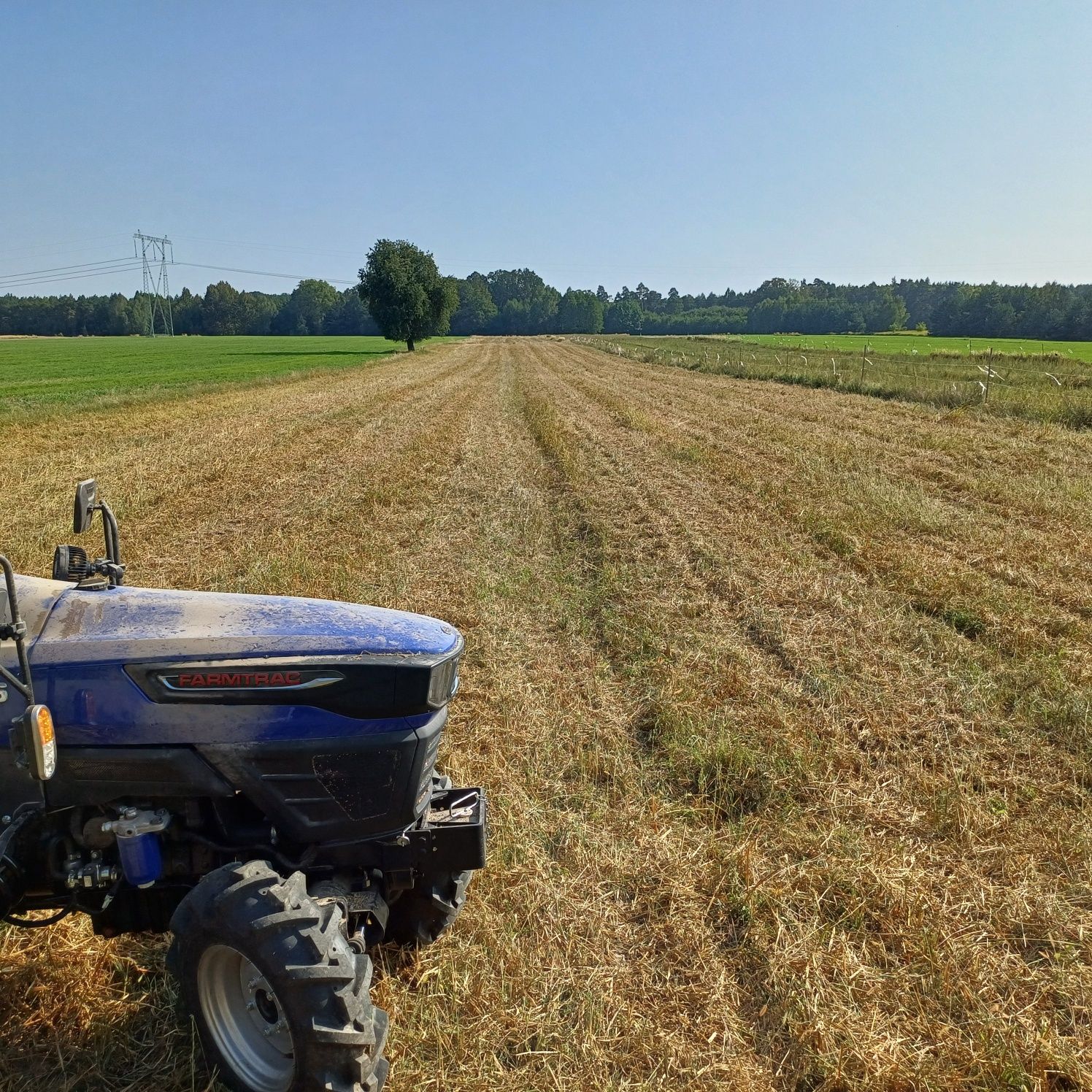 Koszenie traw zarośli farm fotowoltaicznych mulczer Faktura