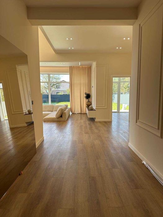 Шикарний Будинок в передмісті