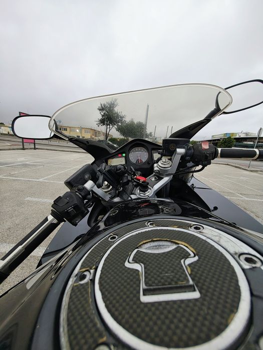 Honda VFR 800 VTEC – Top Case + Escape Black Widow