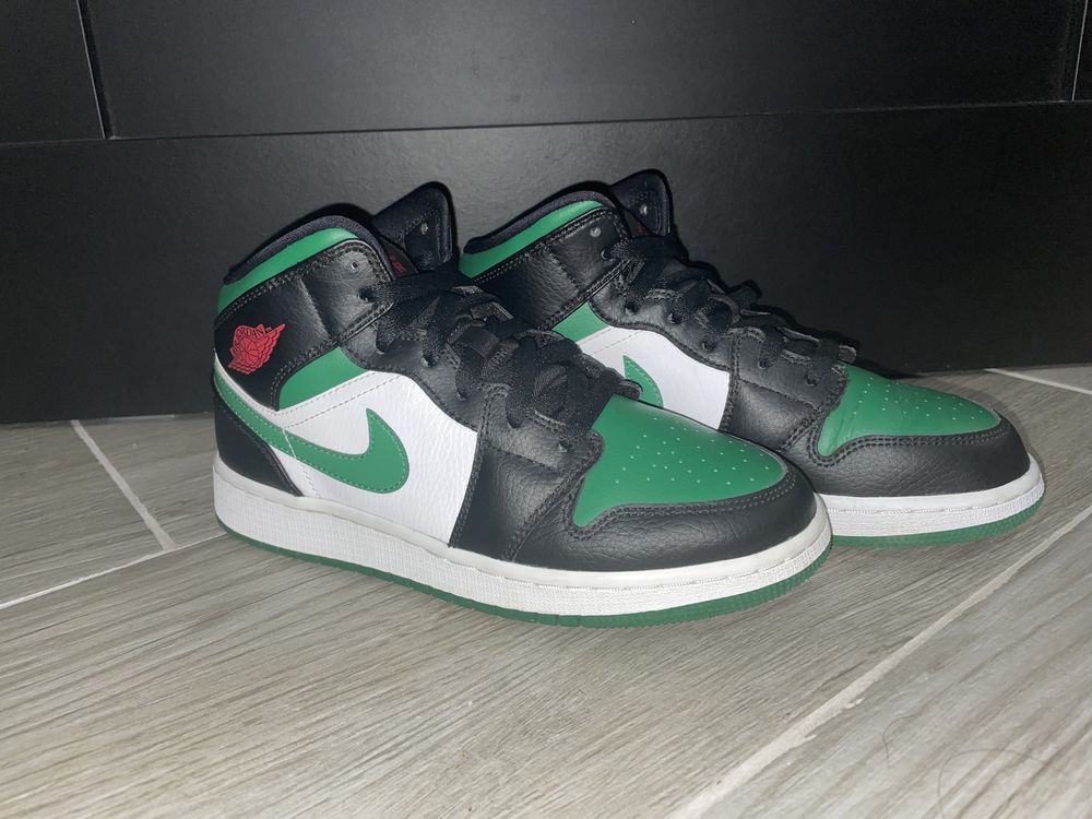 Jordan 1 mid green toe