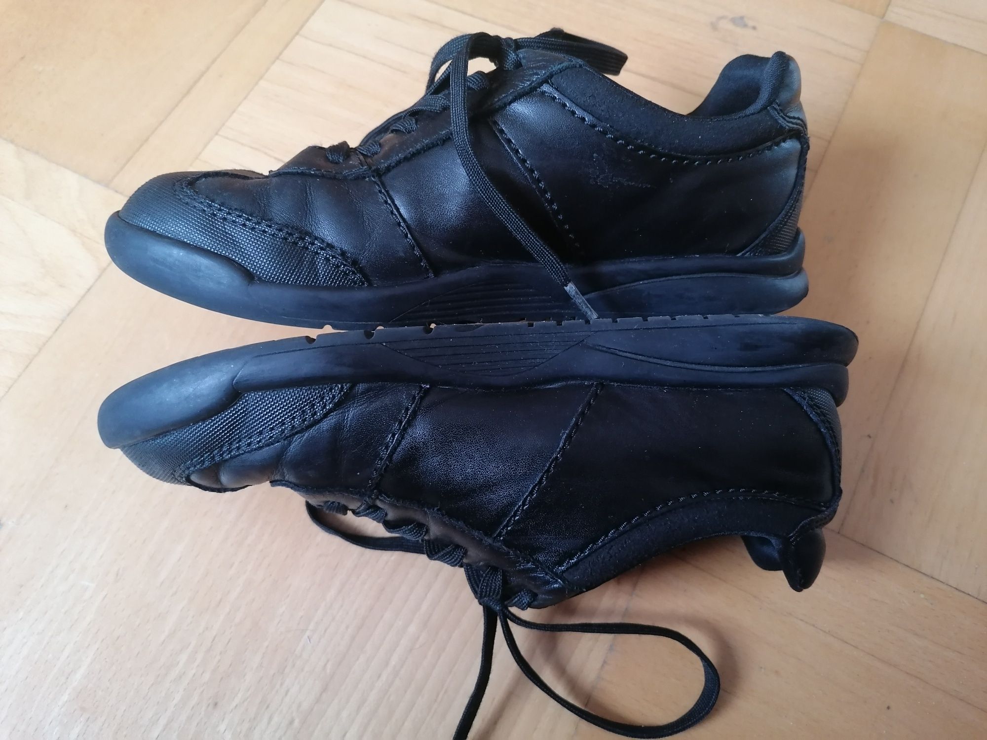 Skórzane wiązane czarne buty dla chłopca r. 33,5 EUR / 2UK