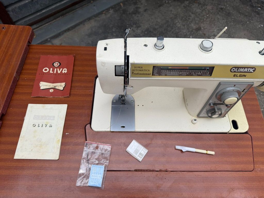 Máquina de custura olivia