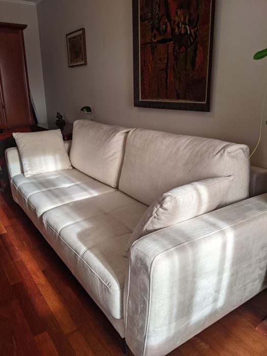 Kanapa z funkcją spania. Materiał plamoodporny.