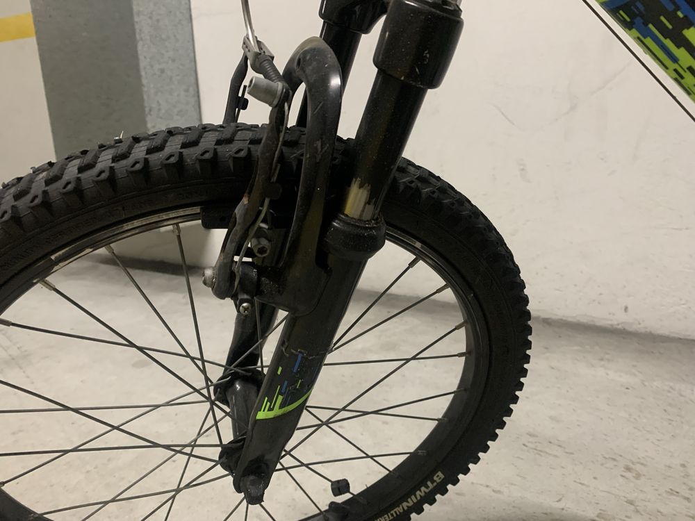 Bicicleta roda 20 com luzes e campainha