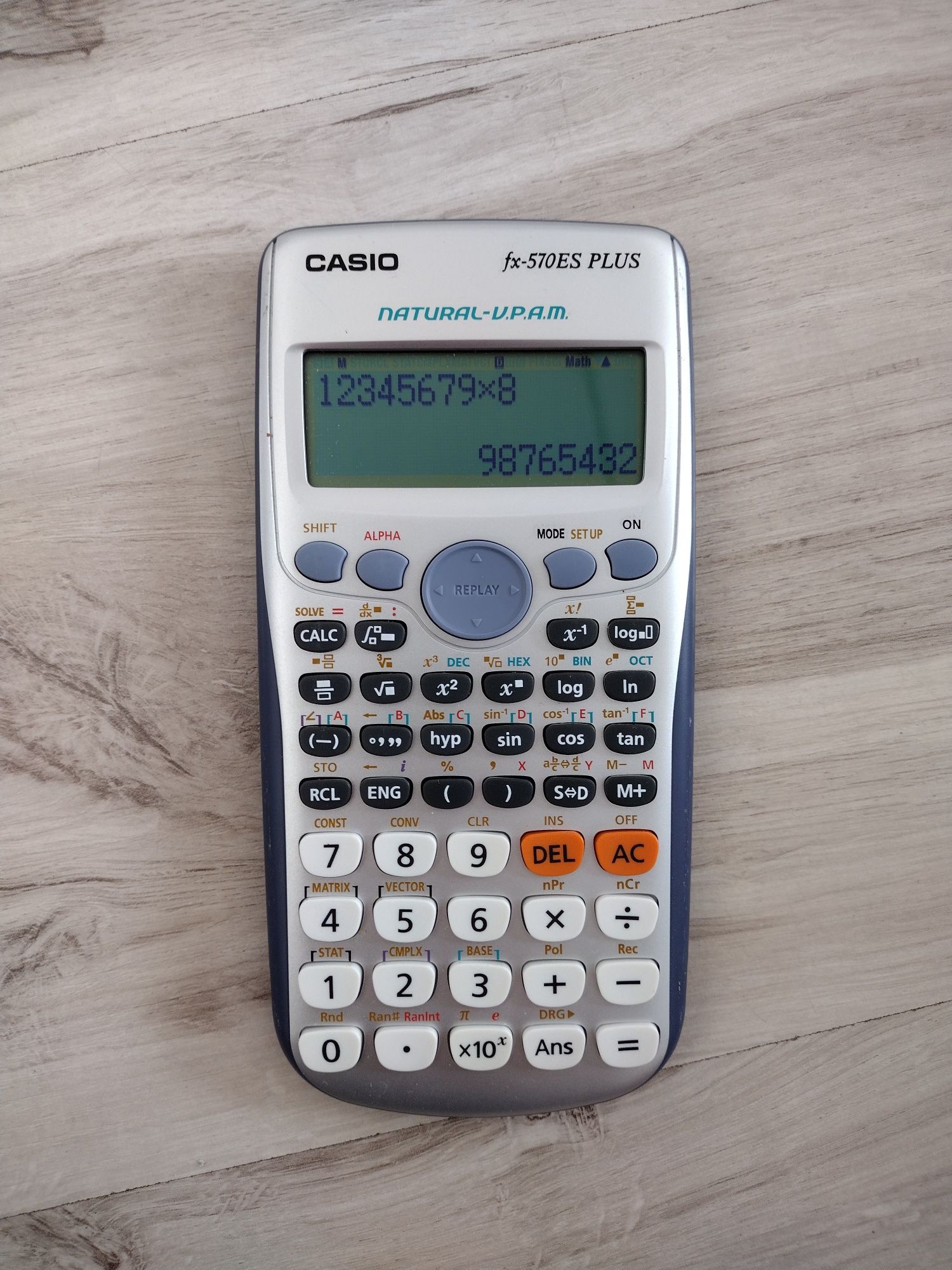 Kalkulator naukowy Casio fx-570ES PLUS