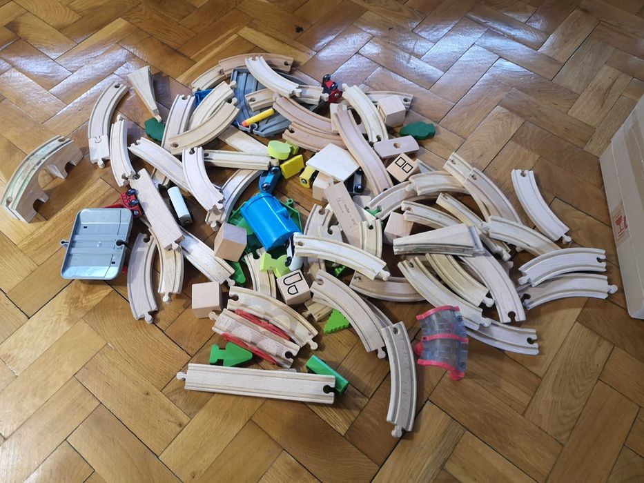 Duzy zestaw pociąg, tory drewniane, most, stacje, ikea,