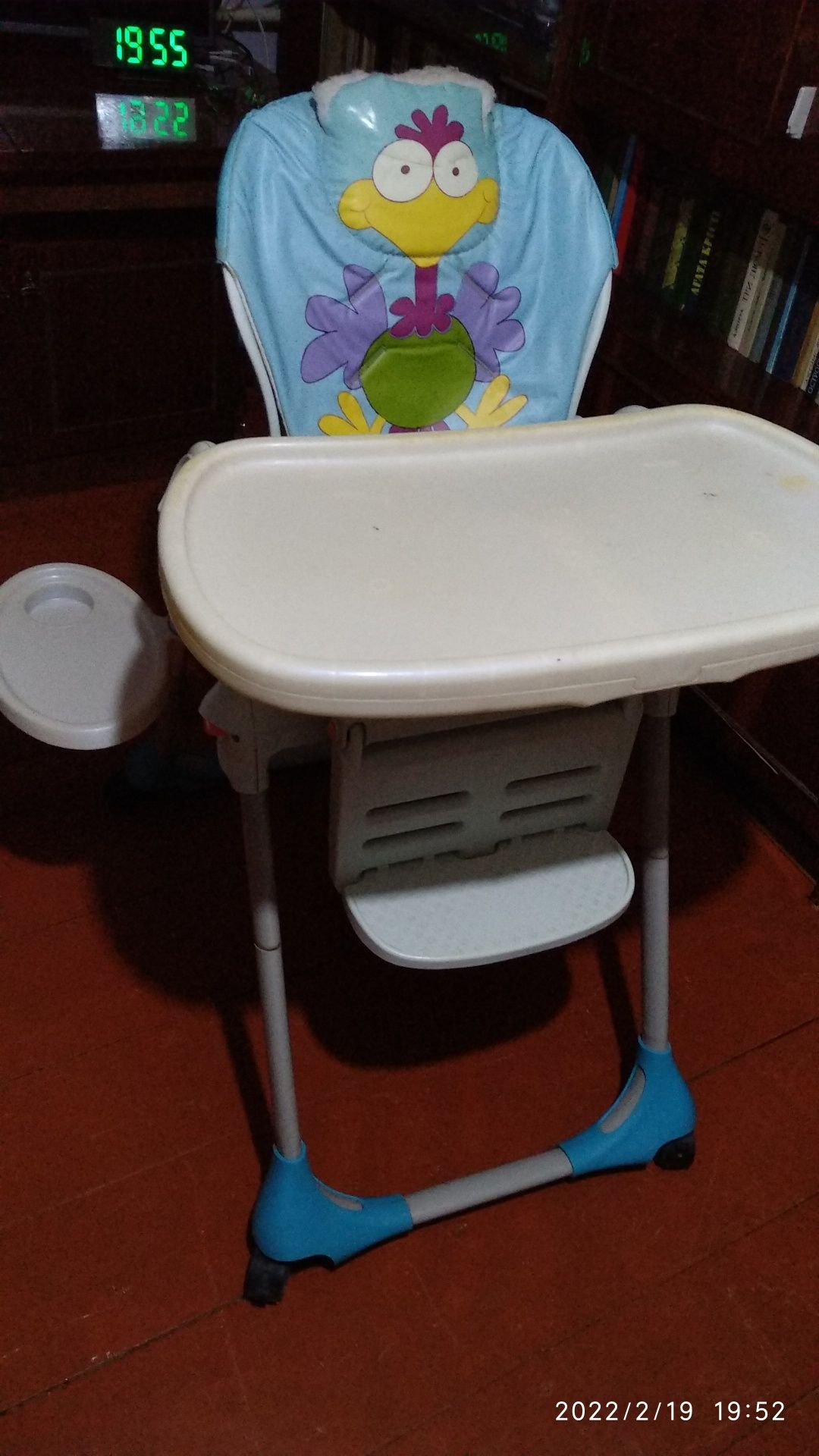 Стульчик для кормления ребенка Chicco, ванночка, столик.