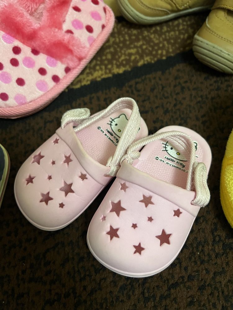 Дитяче взуття різне для найменших