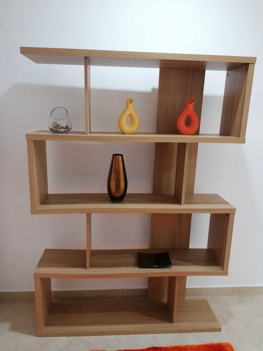 Secretária + cadeira + estante de apoio