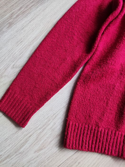 Czerwony sweter swetr z odkrytymi ramionami mohito