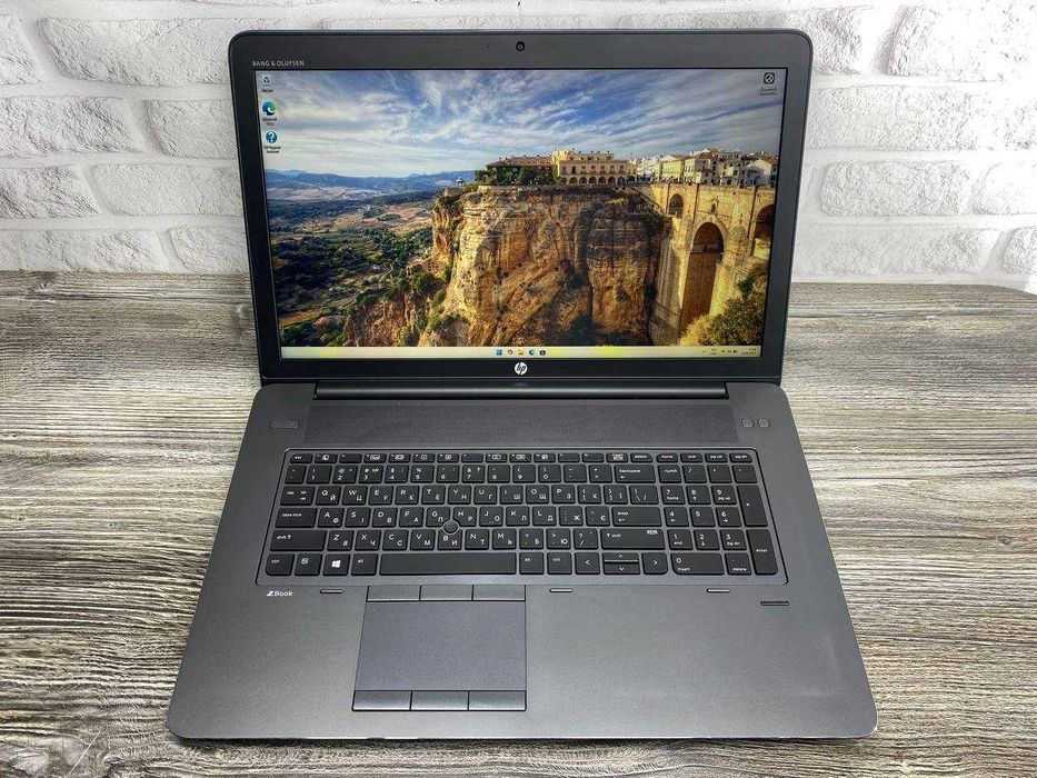 390	HP ZBook 17 G3 17.3"/ Xeon CPU E3-1575M 16/256Gb Nvidia Quadro 8Gb