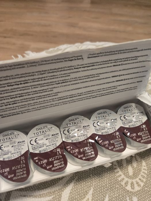 Soczewki kontaktowe Dailies Total 1