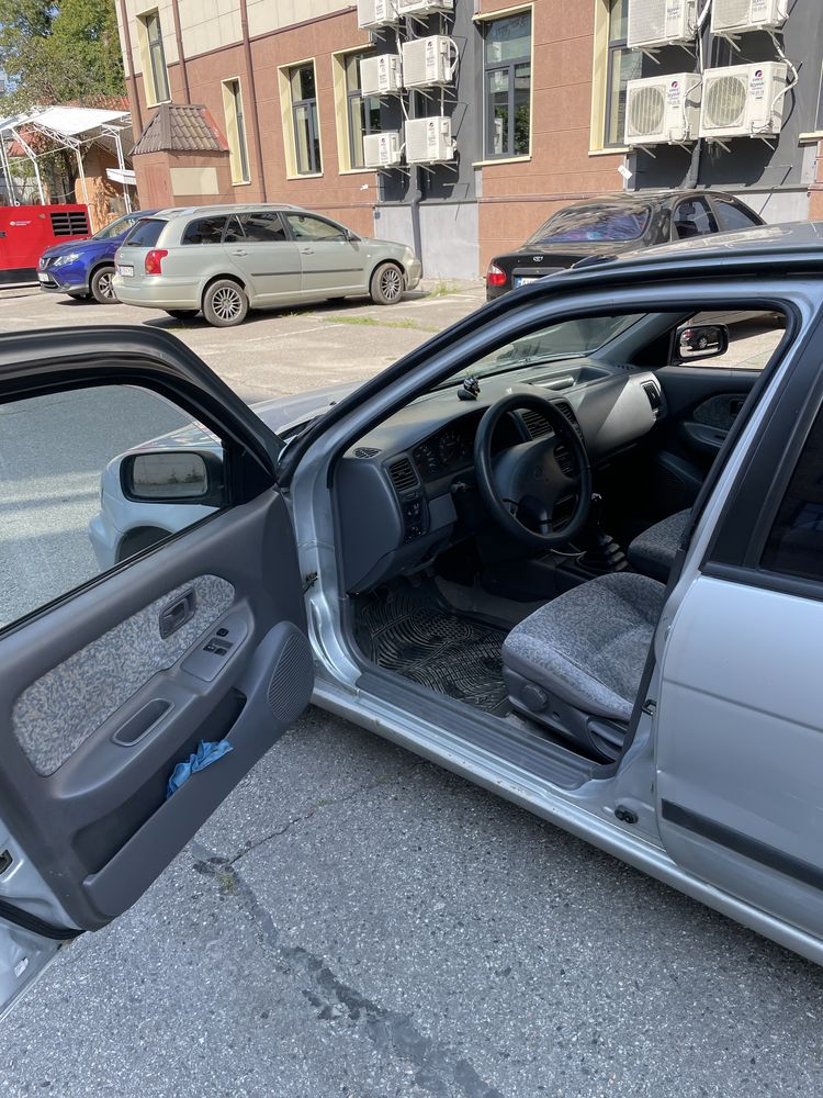Nissan Almera 1998