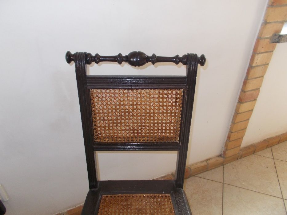 Stare krzesło dębowe