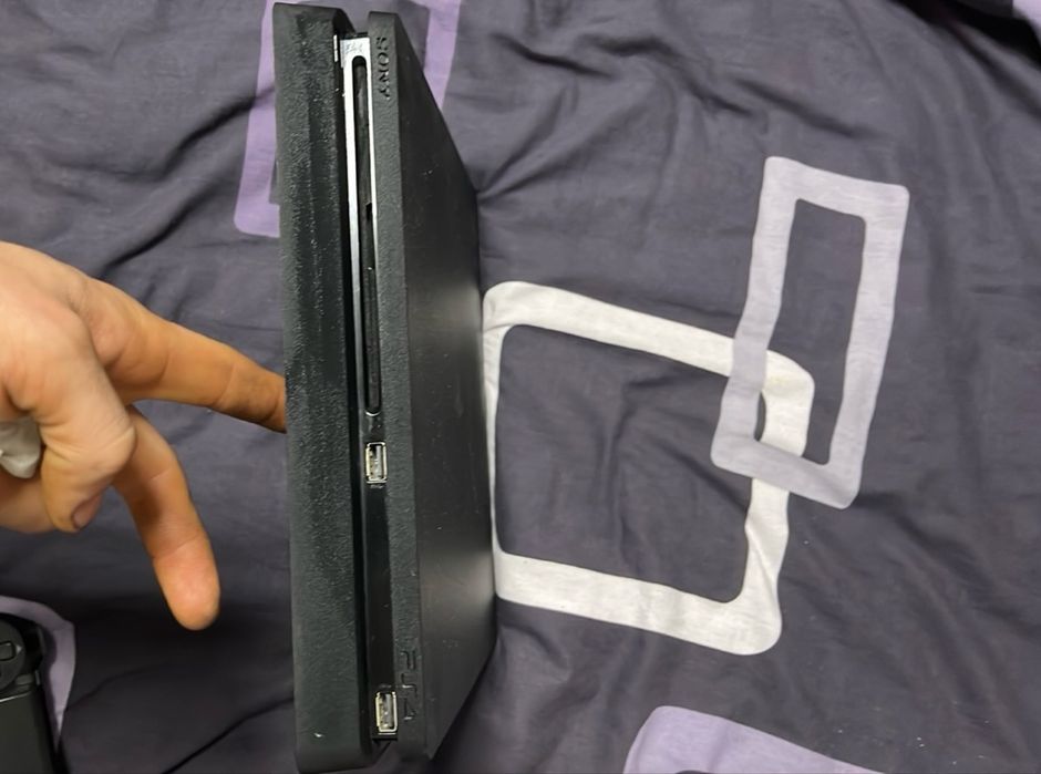 Ps 4 slim 1 tb с геймпадами и играми