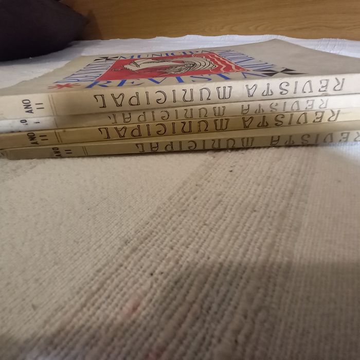 Quatro revistas da Câmara de Lisboa anos 40