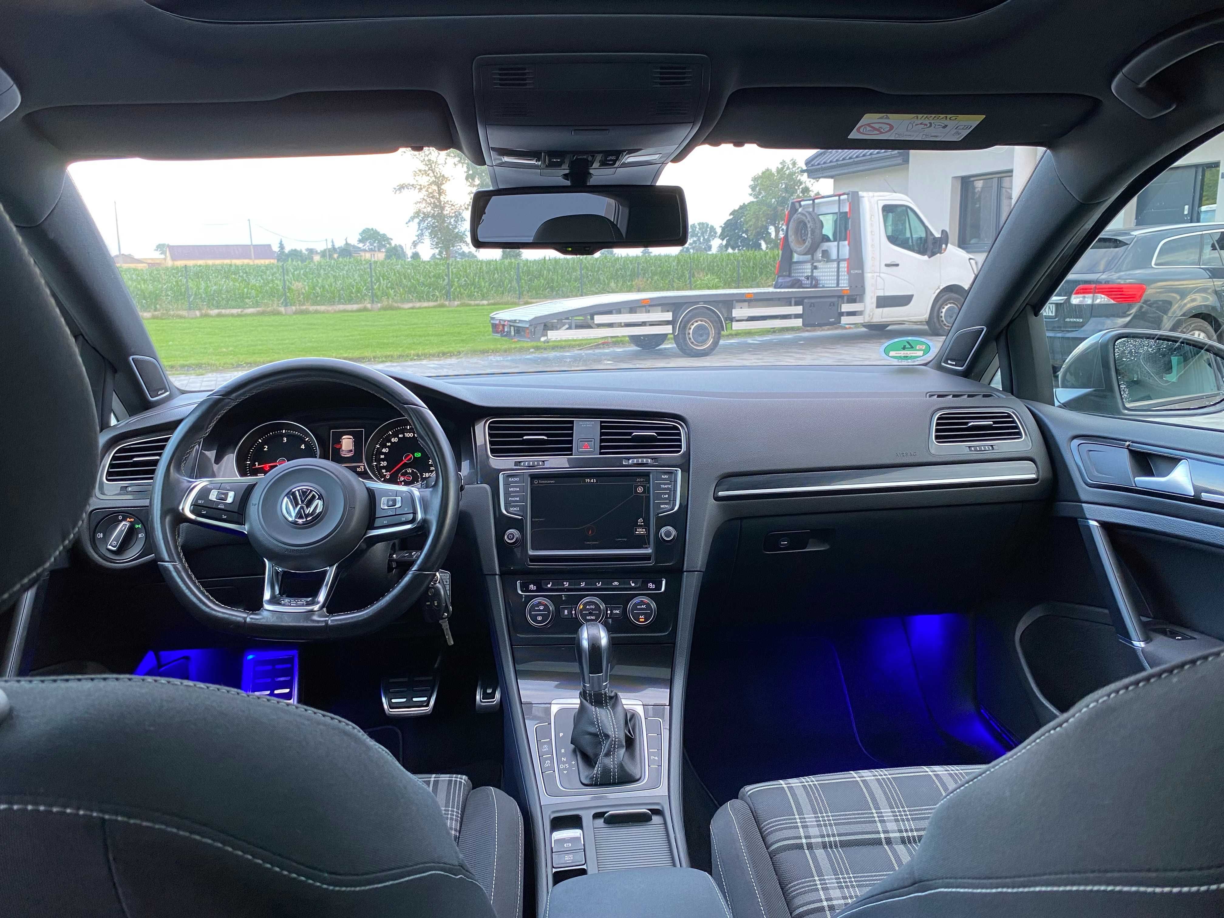 VW Golf VII GTD 2.0 TDI DSG alusy klimatronik Panorama pdc nawi  2015!