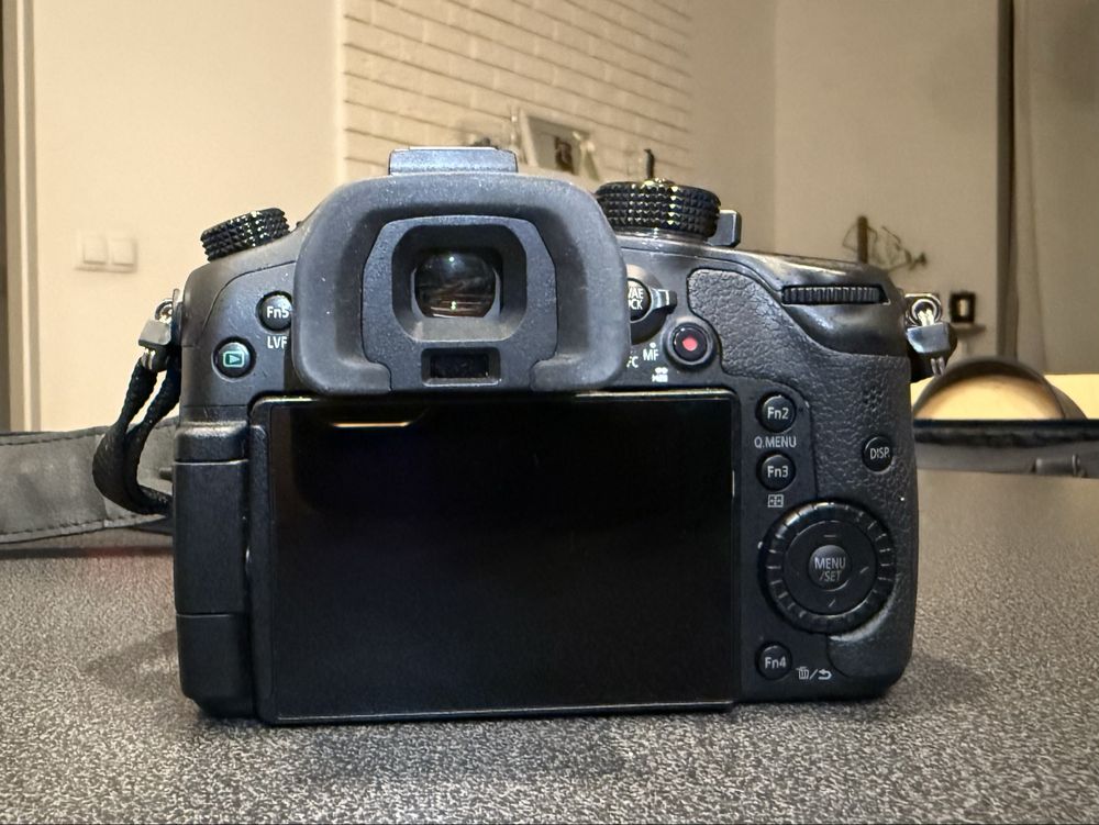 Aparat Panasonic Lumix GH4 wraz z obiektywem Lumix 12-35