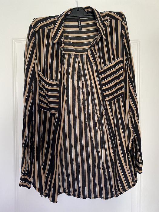 Várias camisas de vários tamanhos