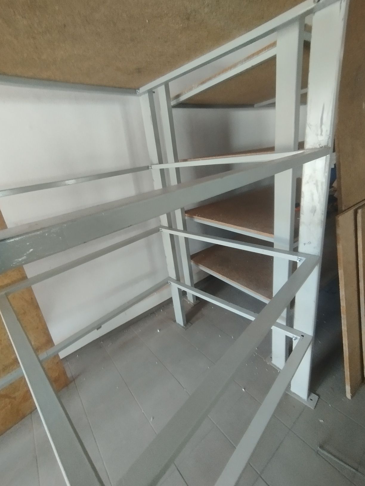 Regaly na narzędzia lub inne rzeczy bardzo solidny