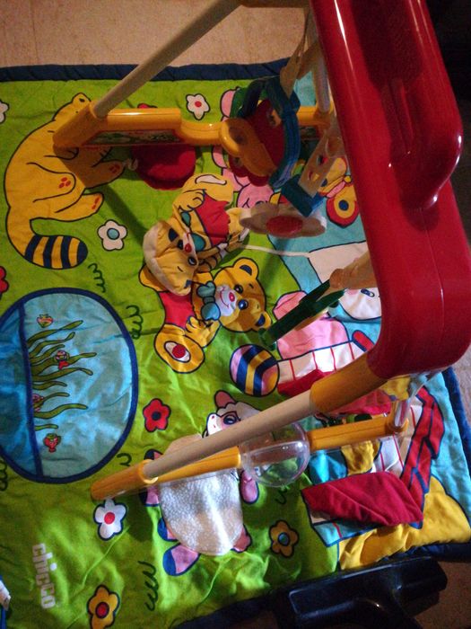 Chicco tapete de atividades com móbil