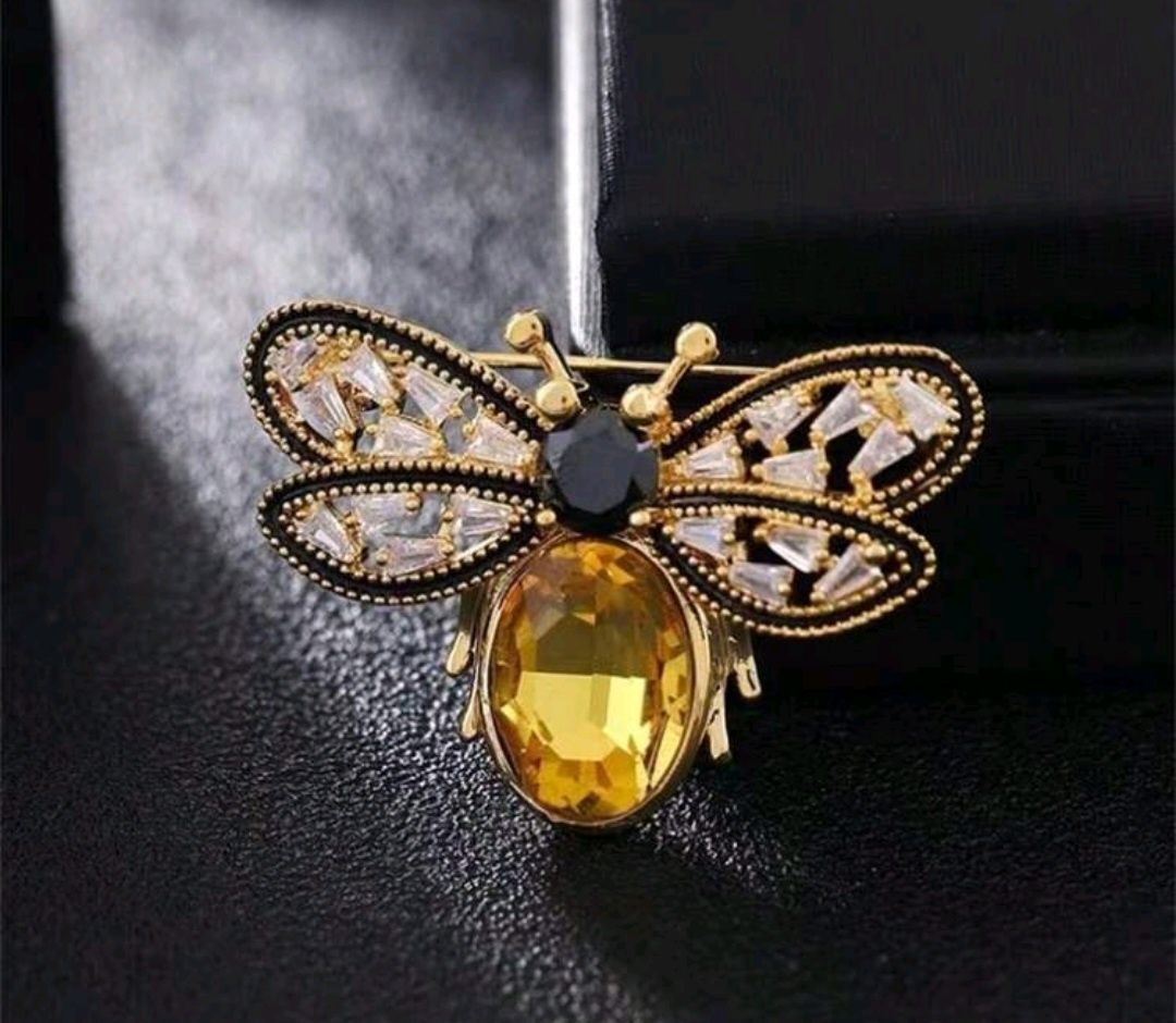 Broszka pszczółka z kryształkami żółta