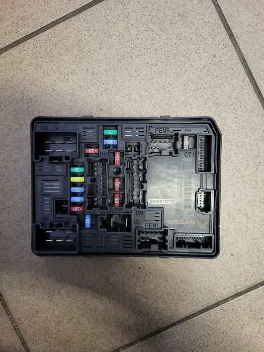 Renault Captur II Renault Clio V SKRZYNKA BEZPIECZNIKÓW 284B67877R