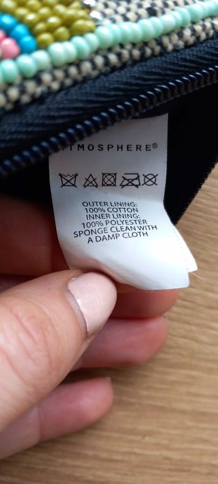 Clutch / bolsa missangas8 muito vistosa e prática. Marca Atmosphere.