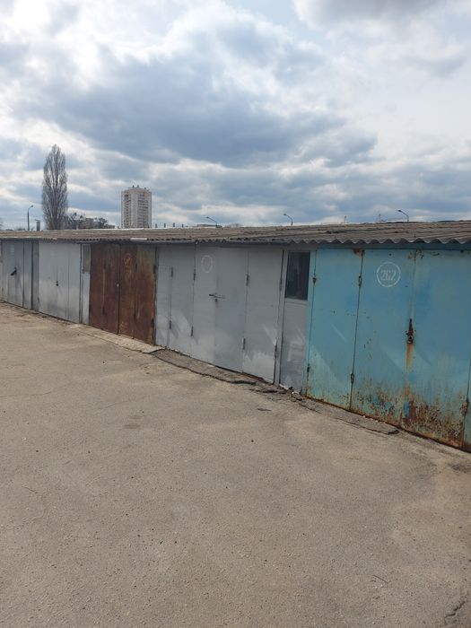 Продам гараж возле метро Дворец Спорта