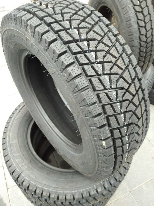 Opony bieżnikowane zimowe nowe 235/65/17 4X4
