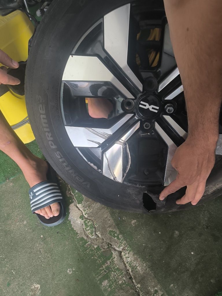 Vendo jantes c/ pneus semi novos